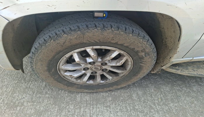 2017 Mahindra TUV300 T8 AMT, Diesel, Automatic, 1,43,431 km, tyre