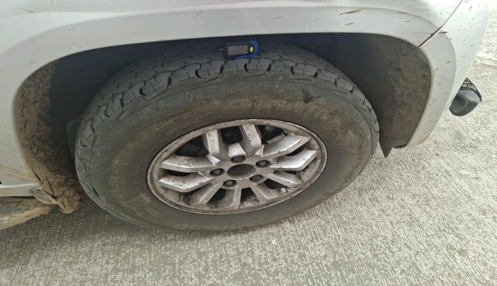 2017 Mahindra TUV300 T8 AMT, Diesel, Automatic, 1,43,431 km, tyre