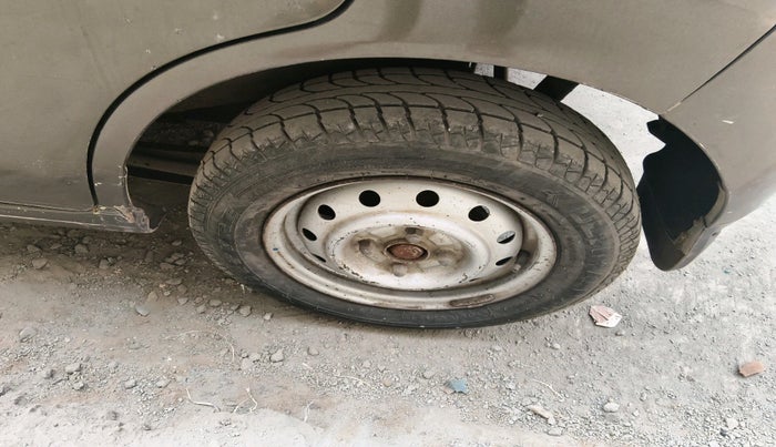 2013 Maruti Wagon R 1.0 LXI CNG, CNG, Manual, 1,00,706 km, tyre