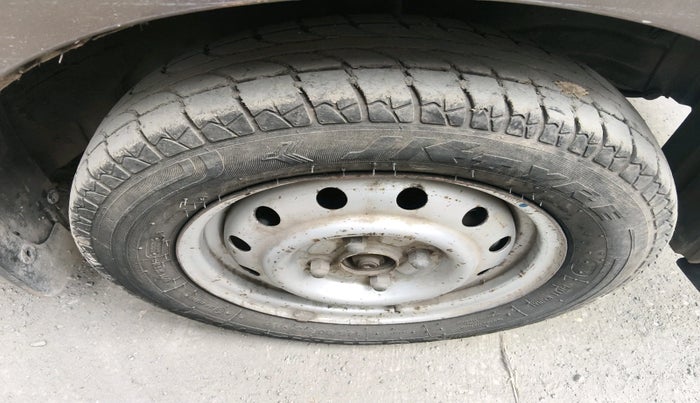 2013 Maruti Wagon R 1.0 LXI CNG, CNG, Manual, 1,00,706 km, tyre