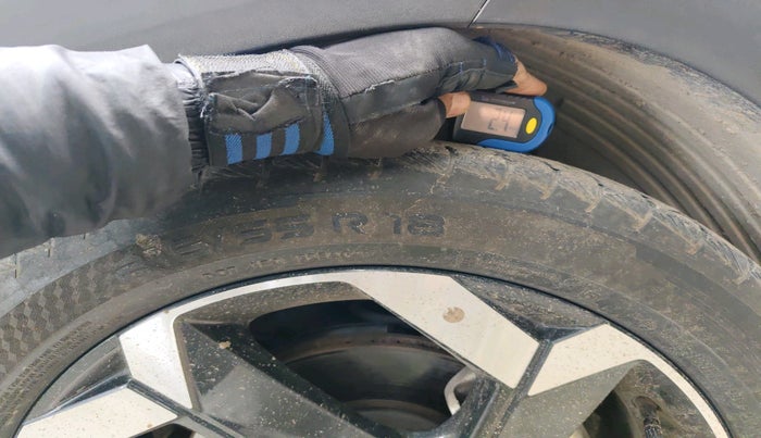 2021 Hyundai ALCAZAR 2.0 SIGNATURE (O) AT 6STR, Petrol, Automatic, 68,212 km, tyre