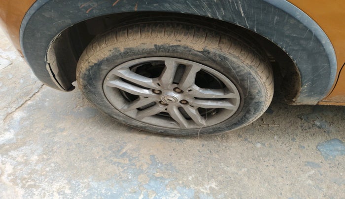 2020 Renault TRIBER RXZ, Petrol, Manual, 23,249 km, tyre