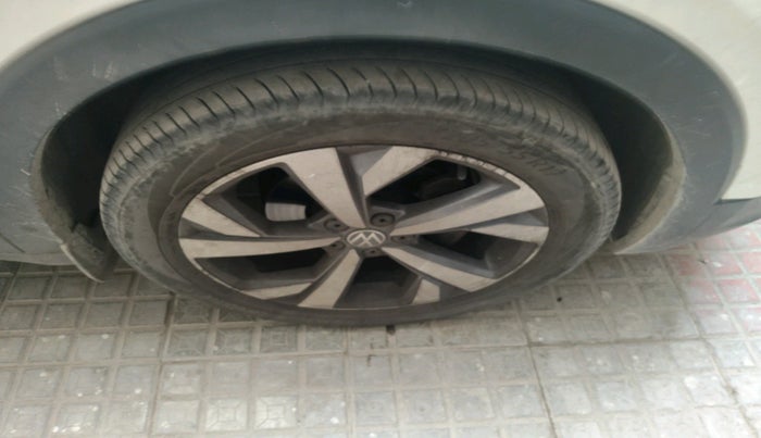 2023 Volkswagen TAIGUN TOPLINE 1.0 TSI AT, Petrol, Automatic, 48,358 km, tyre