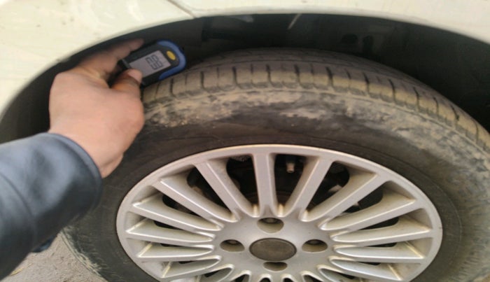 2016 Tata Zest XT PETROL, Petrol, Manual, 71,682 km, tyre