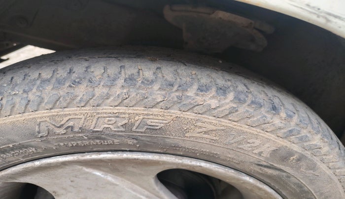 2013 Hyundai Eon ERA +, Petrol, Manual, 14,549 km, tyre