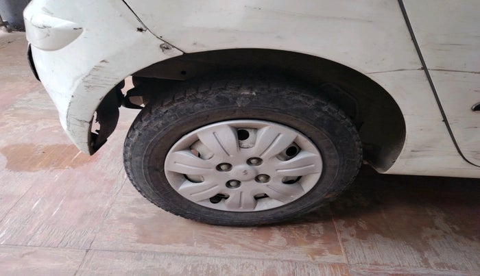 2011 Hyundai i10 ERA 1.1, Petrol, Manual, 1,20,355 km, tyre