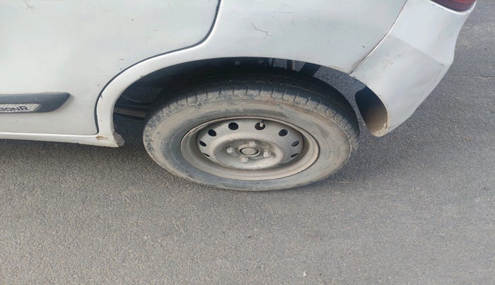 2015 Maruti Wagon R 1.0 LXI, Petrol, Manual, 1,21,041 km, tyre