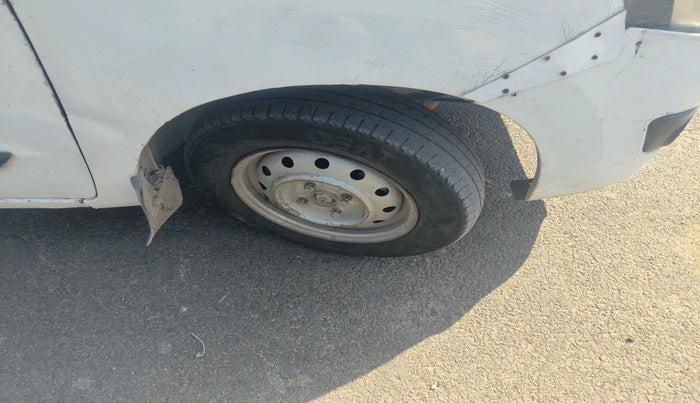 2015 Maruti Wagon R 1.0 LXI, Petrol, Manual, 1,21,041 km, tyre