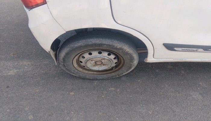 2015 Maruti Wagon R 1.0 LXI, Petrol, Manual, 1,21,041 km, tyre