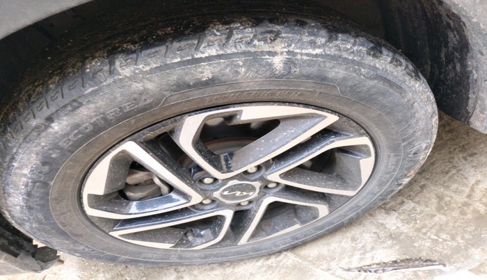 2023 KIA CARENS LUXURY PLUS 1.5 PETROL DCT 7 STR, Petrol, Automatic, 36,290 km, tyre