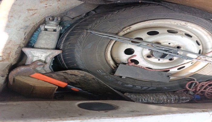 2011 Tata Indica V2 DLS, Diesel, Manual, 3,77,225 km, tyre