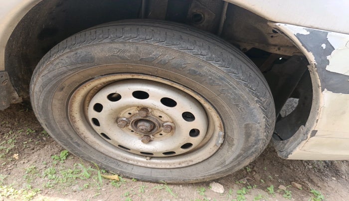 2011 Tata Indica V2 DLS, Diesel, Manual, 3,77,225 km, tyre