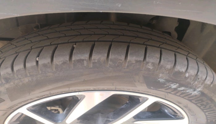 2024 Mahindra XUV400 EL 7.2 KW, Electric, Automatic, 60,845 km, tyre