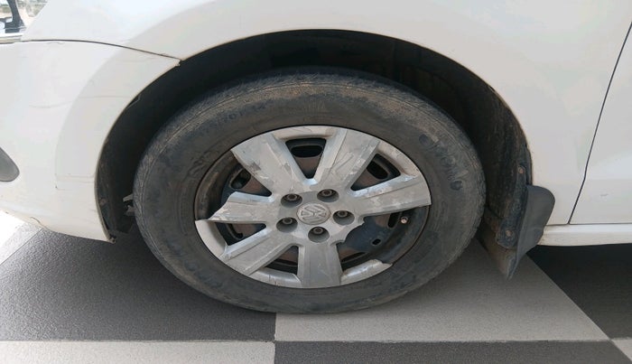 2011 Volkswagen Vento TRENDLINE DIESEL 1.6, Diesel, Manual, 68,120 km, tyre