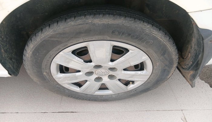 2011 Volkswagen Vento TRENDLINE DIESEL 1.6, Diesel, Manual, 68,120 km, tyre