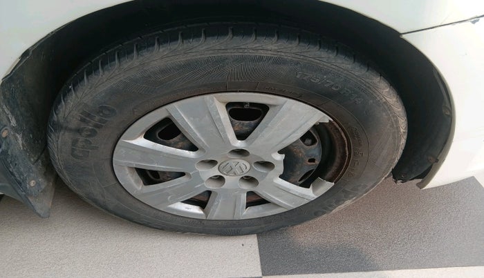 2011 Volkswagen Vento TRENDLINE DIESEL 1.6, Diesel, Manual, 68,120 km, tyre