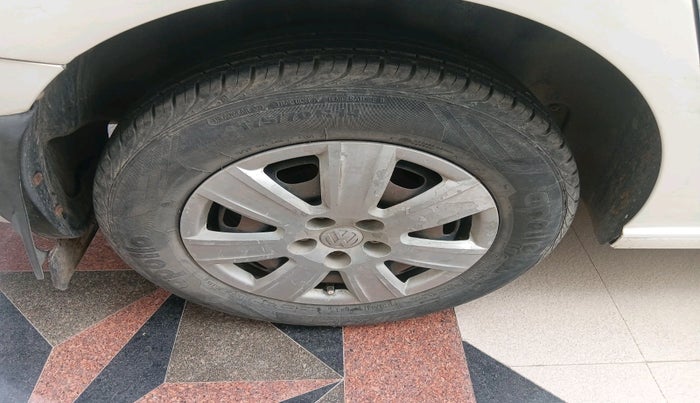 2011 Volkswagen Vento TRENDLINE DIESEL 1.6, Diesel, Manual, 68,120 km, tyre