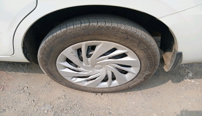 2021 Maruti Ertiga VXI CNG, Petrol, Manual, 95,478 km, tyre