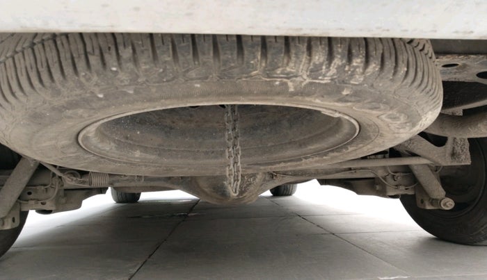 2014 Toyota Innova 2.5 GX 8 STR, Diesel, Manual, 1,64,692 km, tyre