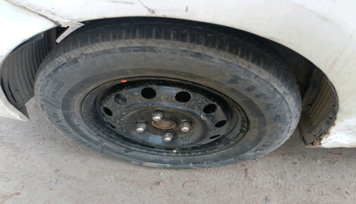 2012 Hyundai Eon ERA, Petrol, Manual, 1,27,216 km, tyre