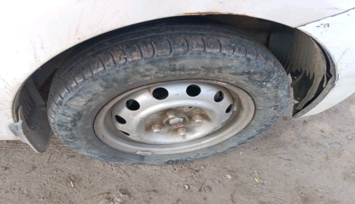 2012 Hyundai Eon ERA, Petrol, Manual, 1,27,216 km, tyre