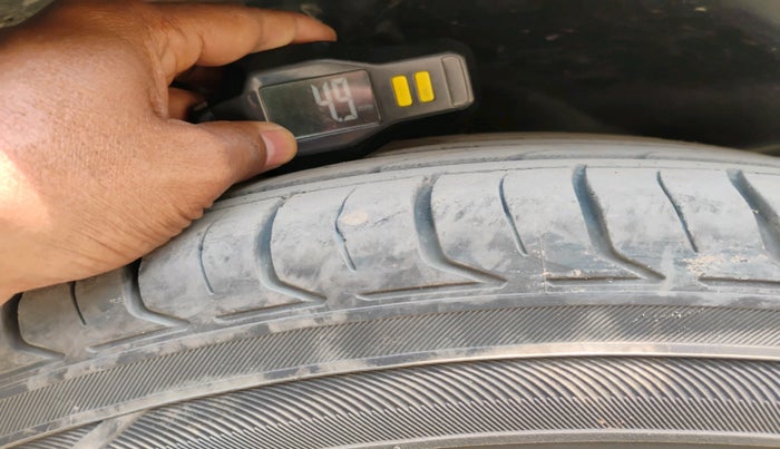 2018 Jeep Compass LONGITUDE (O) 2.0 DIESEL, Diesel, Manual, 2,13,476 km, tyre