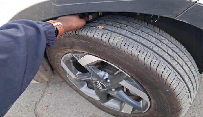 2019 Hyundai VENUE SX PLUS 1.0 TURBO DCT, Petrol, Automatic, 1,22,732 km, tyre