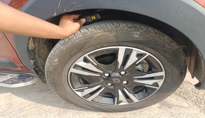 2025 Renault TRIBER Emotion, Petrol, Manual, 5,966 km, tyre