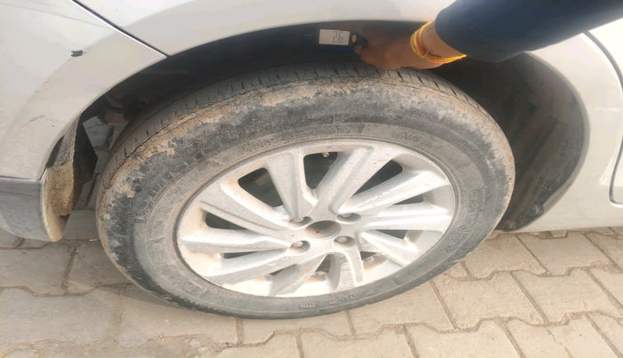 2015 Maruti Swift Dzire ZDI, Diesel, Manual, 34,534 km, tyre