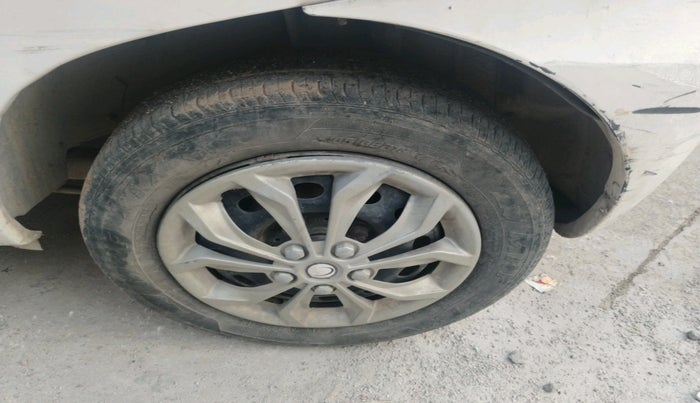 2011 Tata Indica V2 DLS, Diesel, Manual, 1,38,772 km, tyre