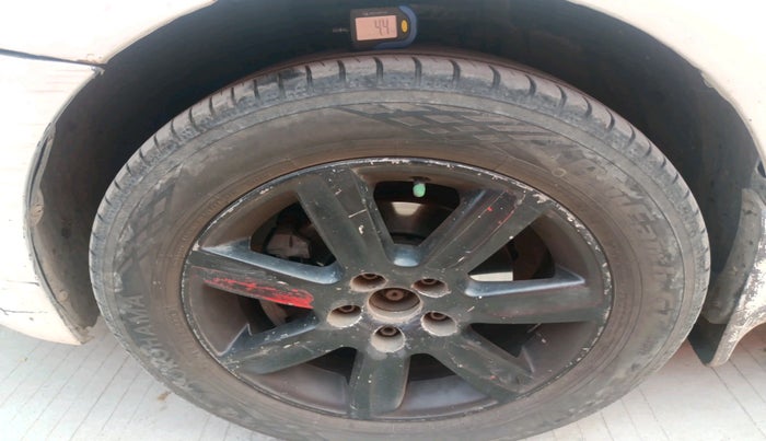 2011 Volkswagen Polo HIGHLINE DIESEL, Diesel, Manual, 1,42,754 km, tyre