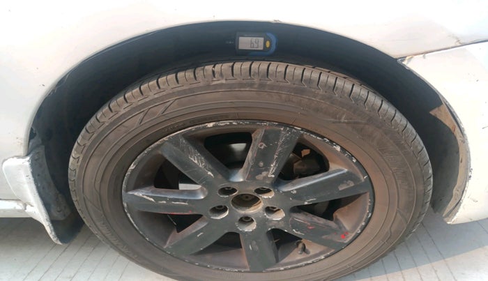 2011 Volkswagen Polo HIGHLINE DIESEL, Diesel, Manual, 1,42,754 km, tyre