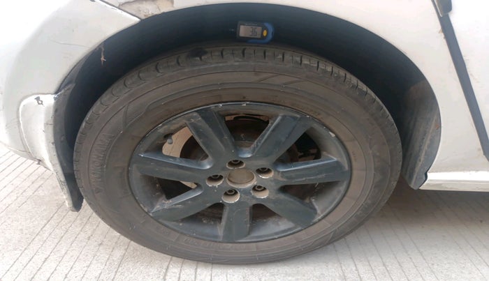 2011 Volkswagen Polo HIGHLINE DIESEL, Diesel, Manual, 1,42,754 km, tyre