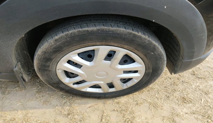 2025 Mahindra XUV 3XO MX2 1.5 Turbo Diesel, Diesel, Manual, 9,381 km, tyre