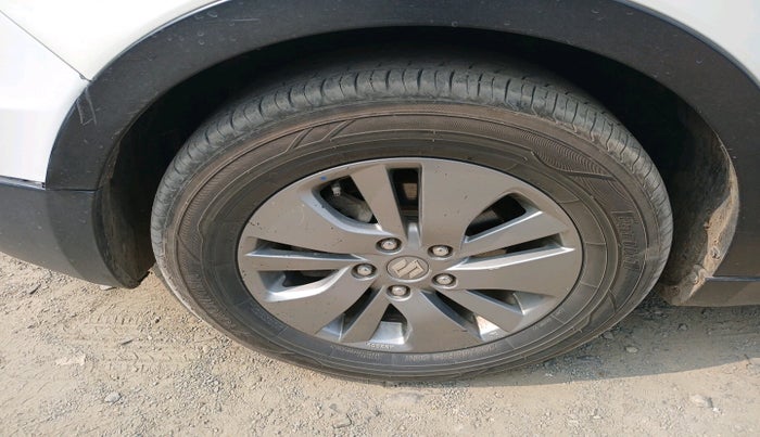 2016 Maruti S Cross ALPHA 1.6, Diesel, Manual, 1,84,584 km, tyre