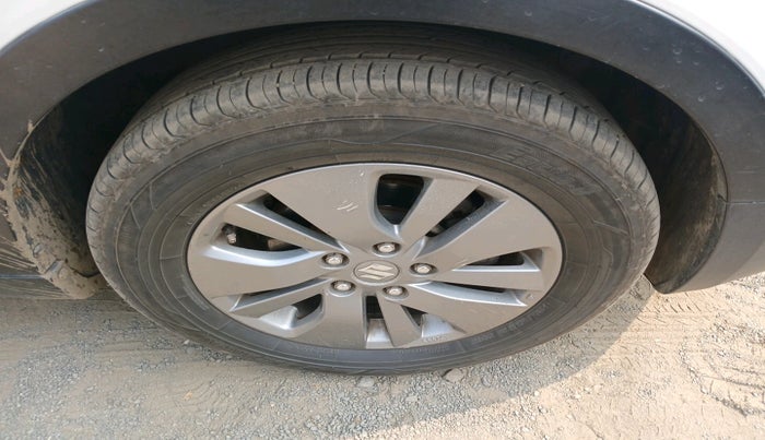 2016 Maruti S Cross ALPHA 1.6, Diesel, Manual, 1,84,584 km, tyre