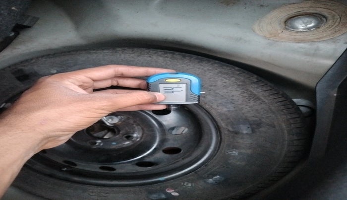 2013 Maruti Swift VXI, Petrol, Manual, 65,184 km, tyre