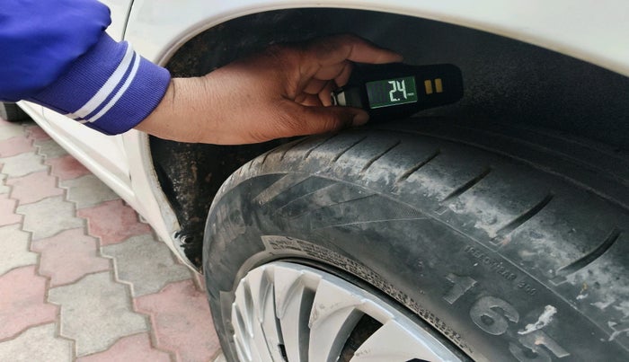 2017 Maruti Swift VXI, Petrol, Manual, 1,15,272 km, tyre