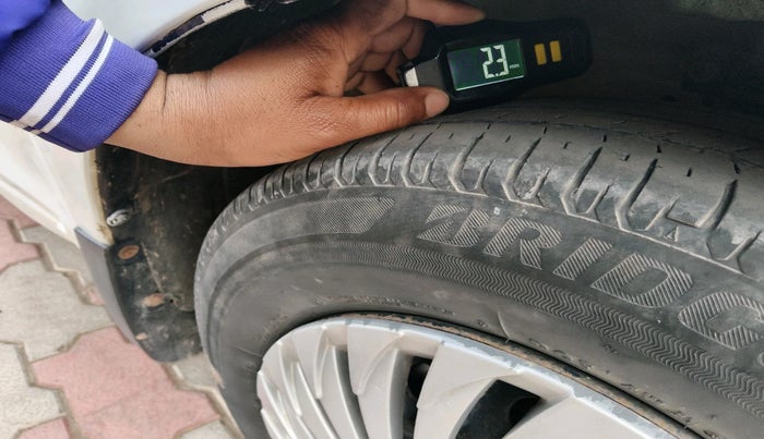 2017 Maruti Swift VXI, Petrol, Manual, 1,15,272 km, tyre