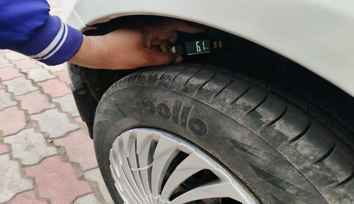 2017 Maruti Swift VXI, Petrol, Manual, 1,15,272 km, tyre