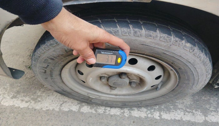 2011 Maruti Wagon R 1.0 LXI, Petrol, Manual, 20,878 km, tyre