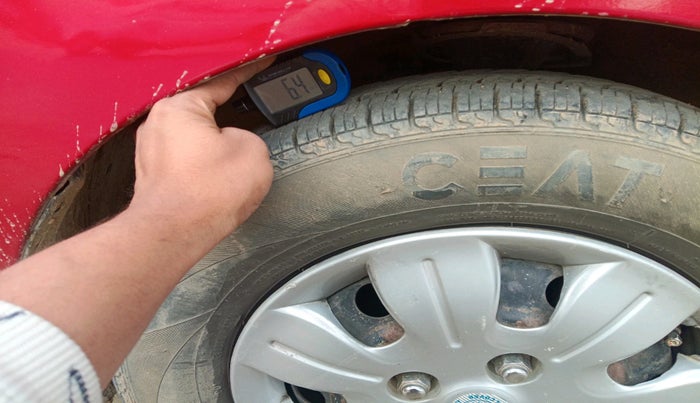 2013 Hyundai i10 MAGNA 1.2, Petrol, Manual, 1,06,629 km, tyre