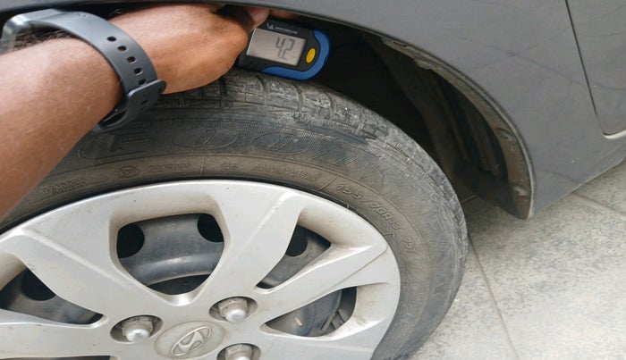 2016 Hyundai Eon SPORTZ, Petrol, Manual, 33,972 km, tyre