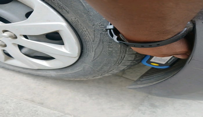 2016 Hyundai Eon SPORTZ, Petrol, Manual, 33,972 km, tyre