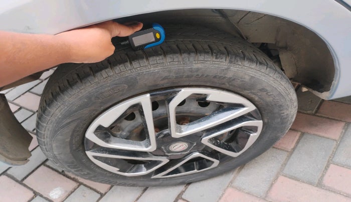 2011 Toyota Etios G, Petrol, Manual, 5,10,000 km, tyre