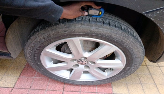 2011 Volkswagen Polo HIGHLINE1.2L, Petrol, Manual, 28,183 km, tyre