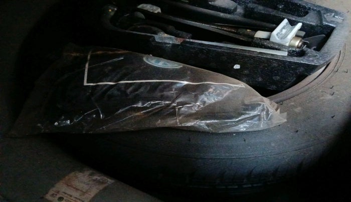 2011 Volkswagen Polo HIGHLINE1.2L, Petrol, Manual, 28,183 km, tyre