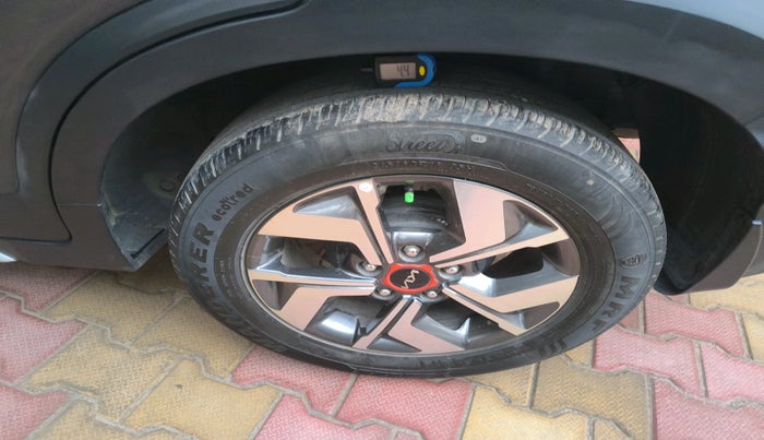 2022 KIA SONET HTX ANNIVERSARY EDITION 1.5 AT, Diesel, Automatic, 74,505 km, tyre