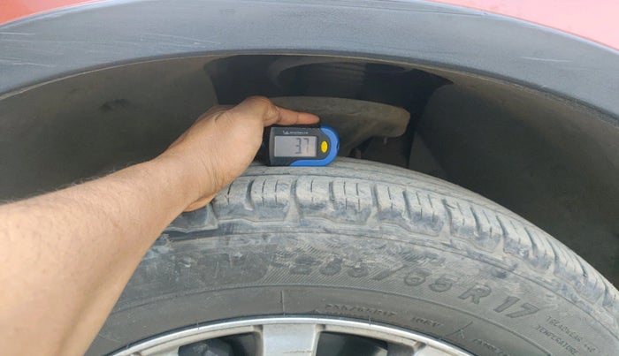 2016 Mahindra XUV500 W10 AT, Diesel, Automatic, 64,415 km, tyre