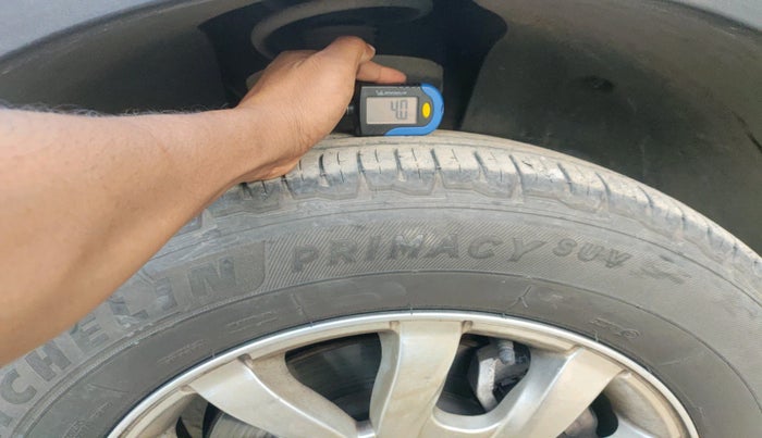 2016 Mahindra XUV500 W10 AT, Diesel, Automatic, 64,415 km, tyre